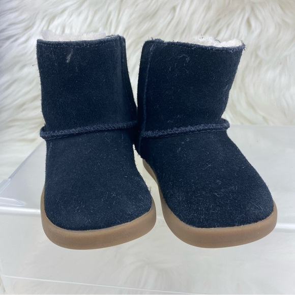 UGG KEELA BLACK SUEDE KIDS BOOTS - Picture 6 of 8